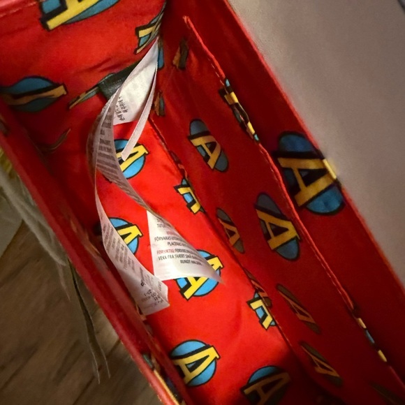 NWT - Disney Parks Avengers Marvel Comic Book Loungefly Crossbody Purse - Picture 6 of 7